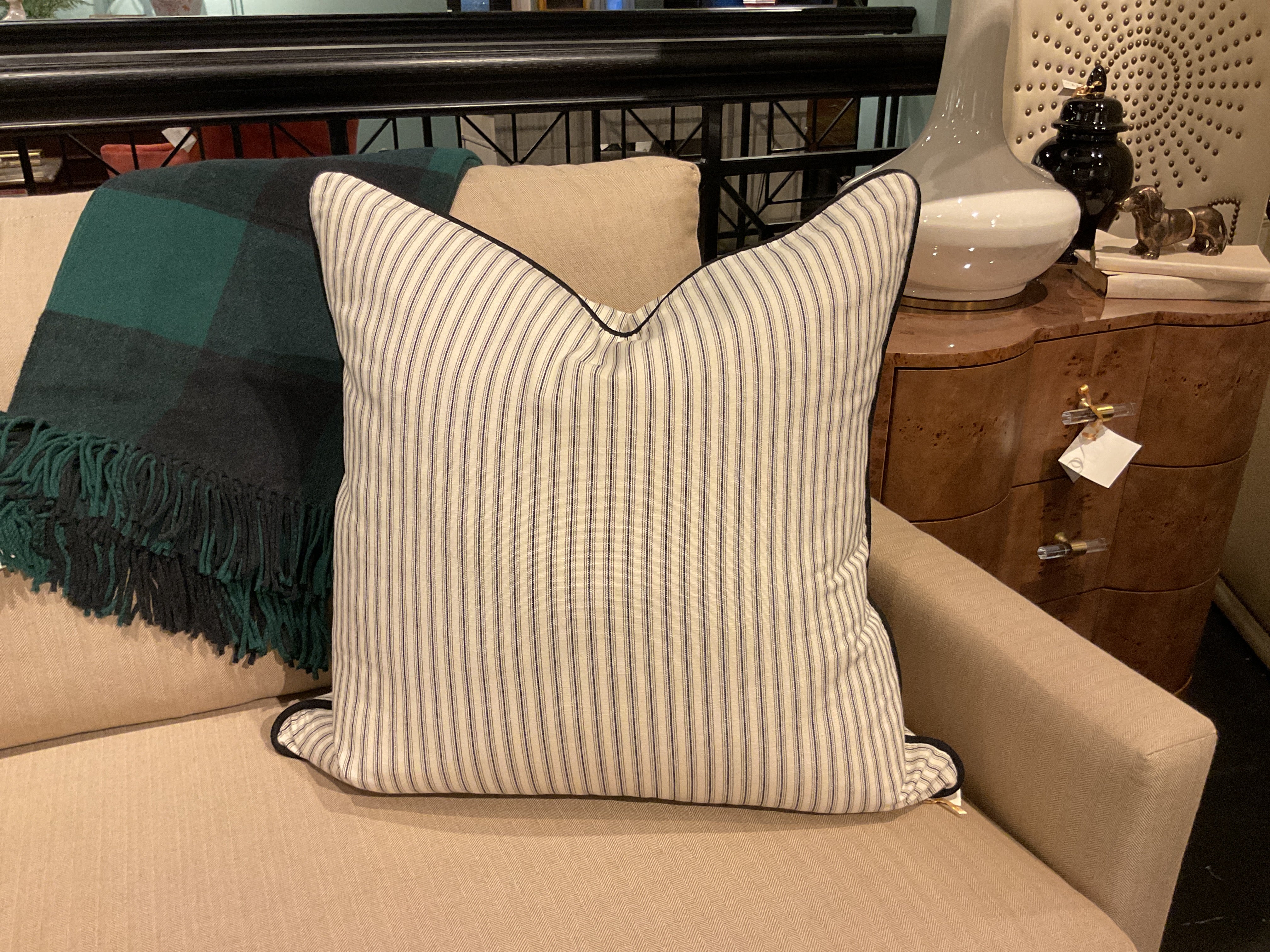 Catalina Black Pearl w/ Black Cord