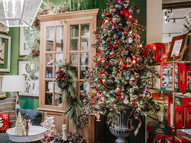 Christmas Décor: Touch of Traditional - Nell Hill\'s